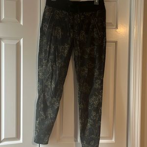 Athleta Trekkie north